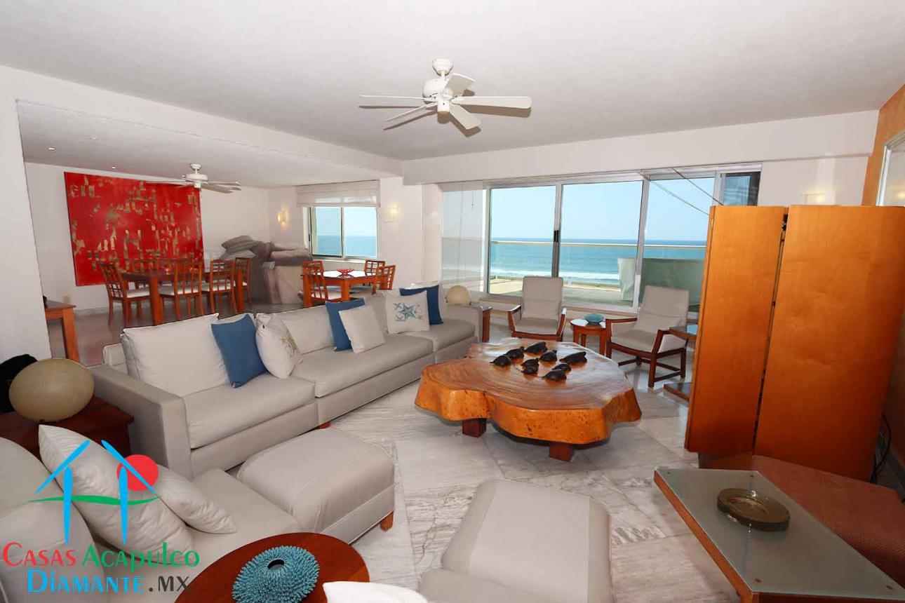 Depa de playa. Terraza Con Vista Frontal Al Mar