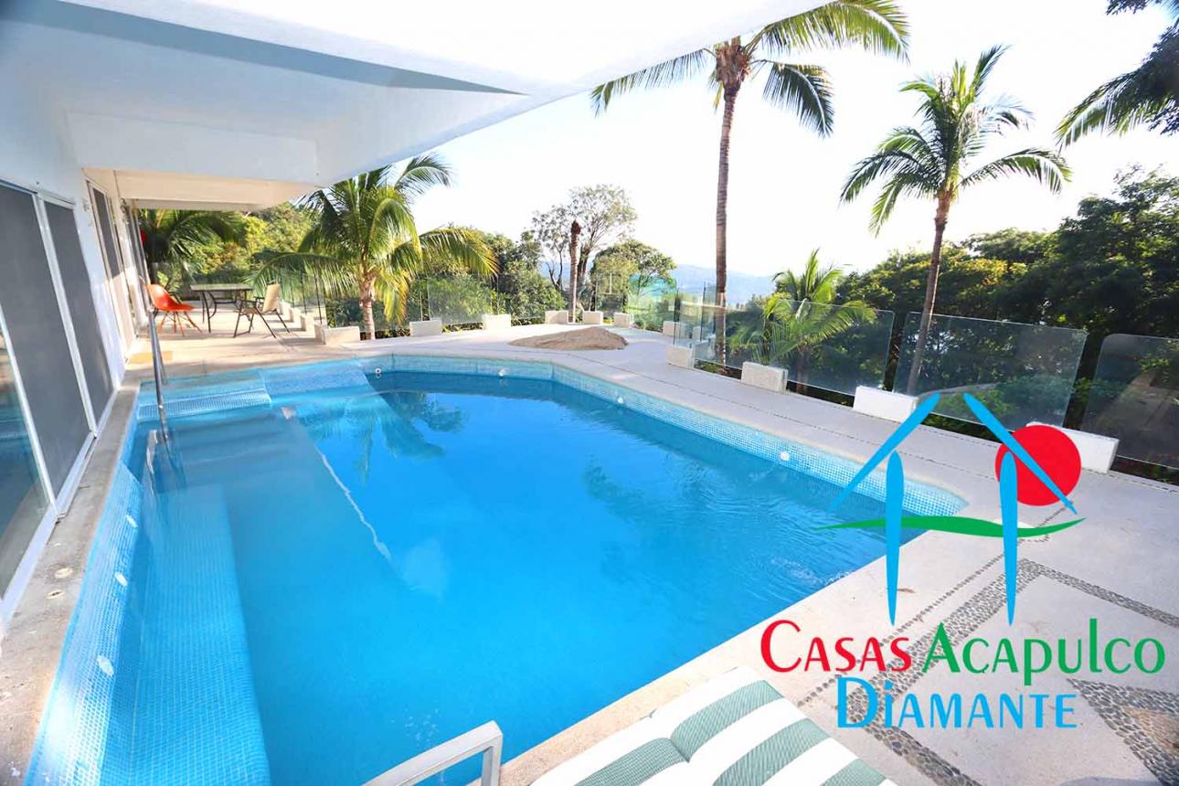 Cad Punta Pichilingue J Pb J Cov. Dos albercas, vista al mar