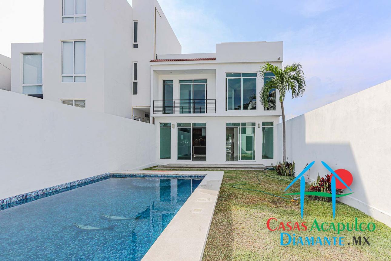 Casa con terraza y alberca privada