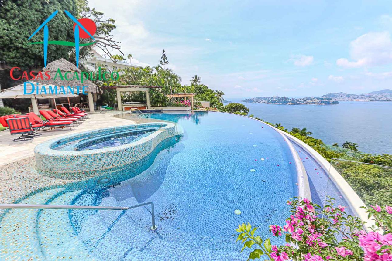 Casa con Spa, cine, alberca, jacuzzi y vista al mar