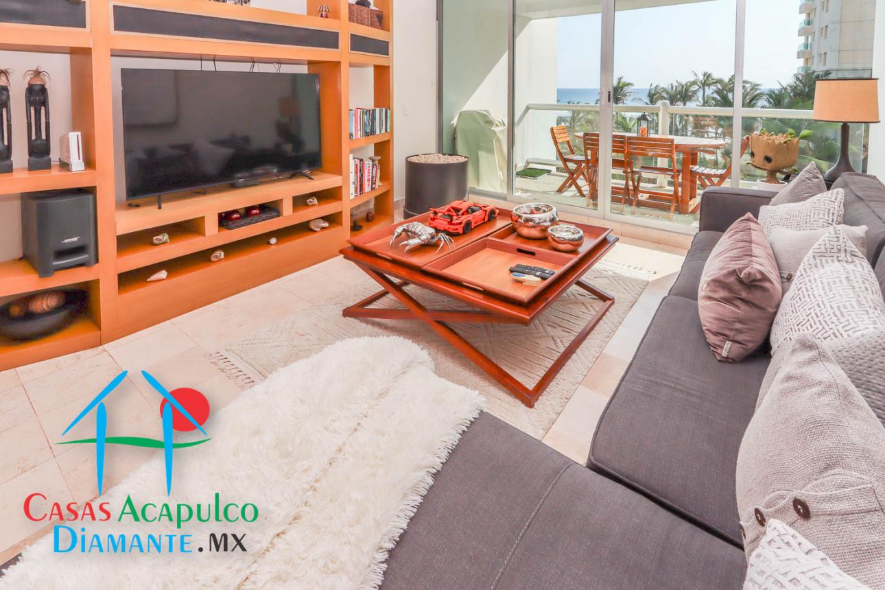 ¡Oportunidad Frente al Mar! Departamento para Restaurar - 2