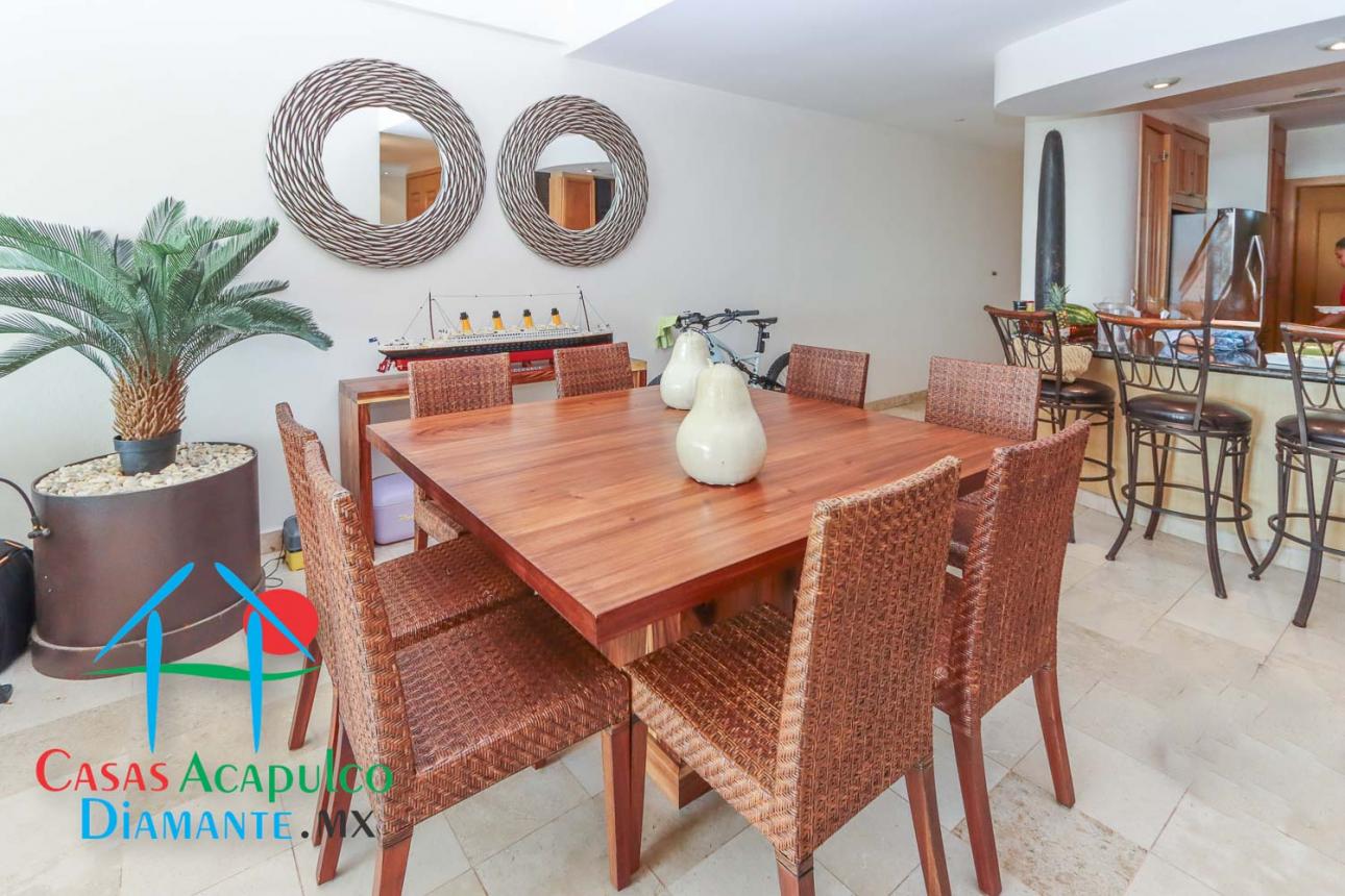 ¡Oportunidad Frente al Mar! Departamento para Restaurar - 5