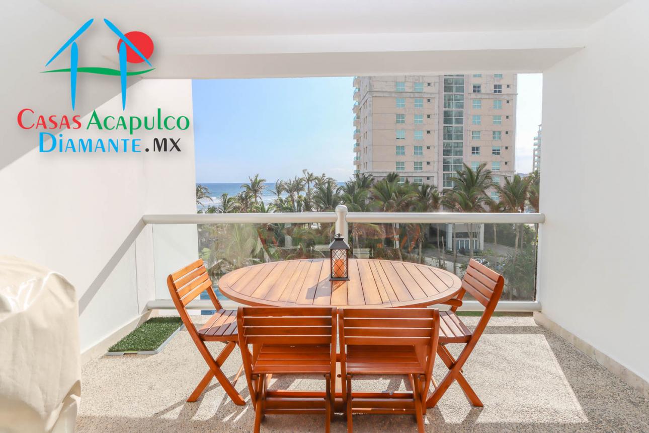 ¡Oportunidad Frente al Mar! Departamento para Restaurar - 6