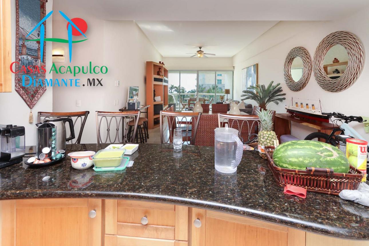 ¡Oportunidad Frente al Mar! Departamento para Restaurar - 9