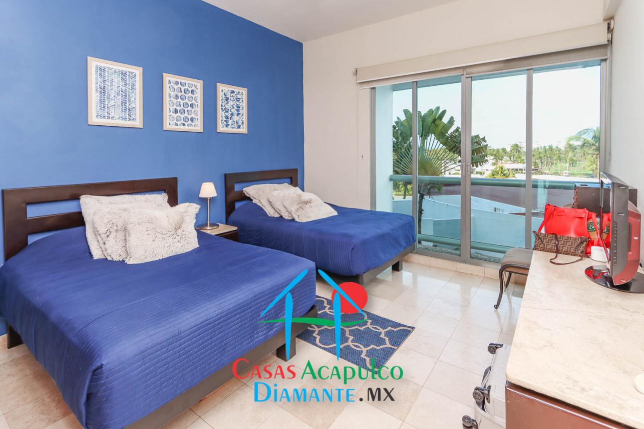 ¡Oportunidad Frente al Mar! Departamento para Restaurar - 15