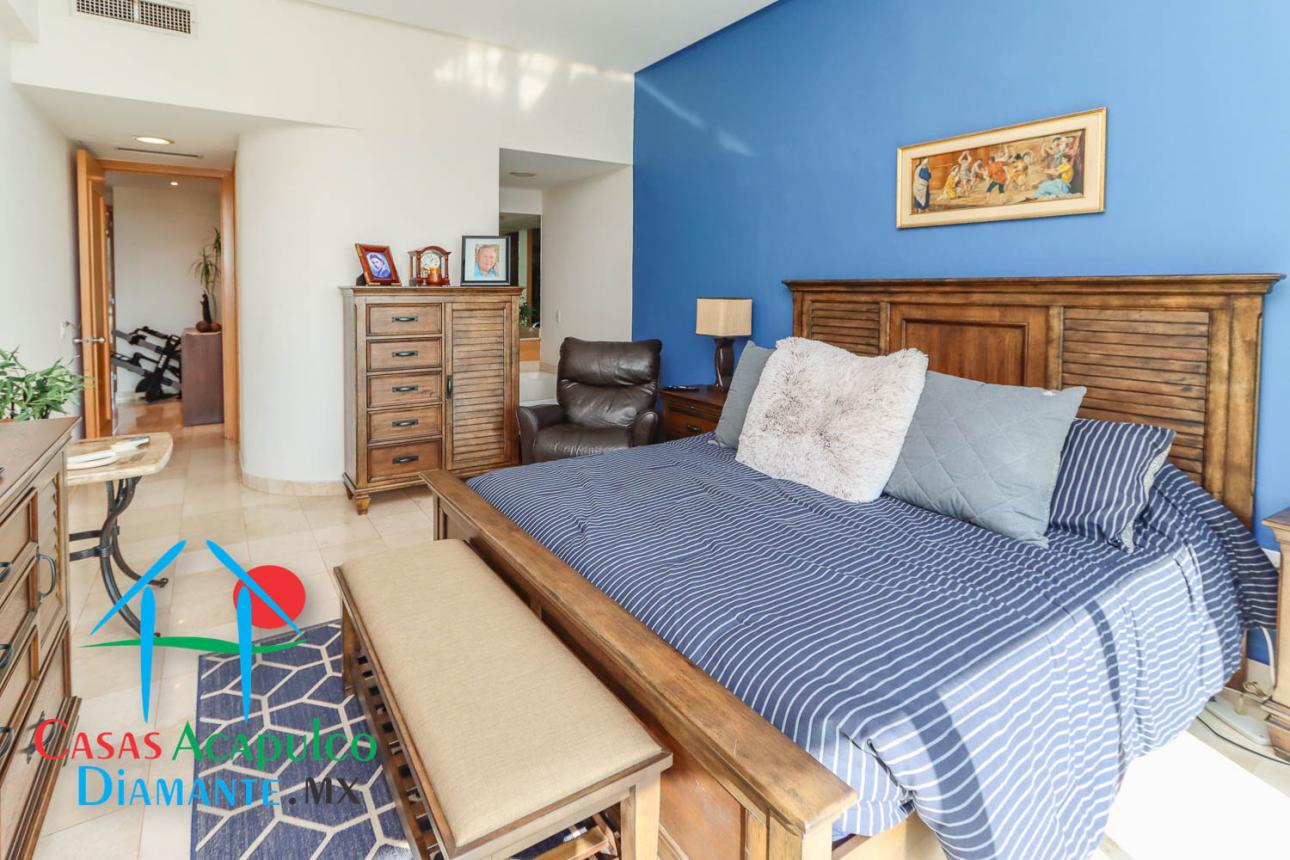 ¡Oportunidad Frente al Mar! Departamento para Restaurar - 18