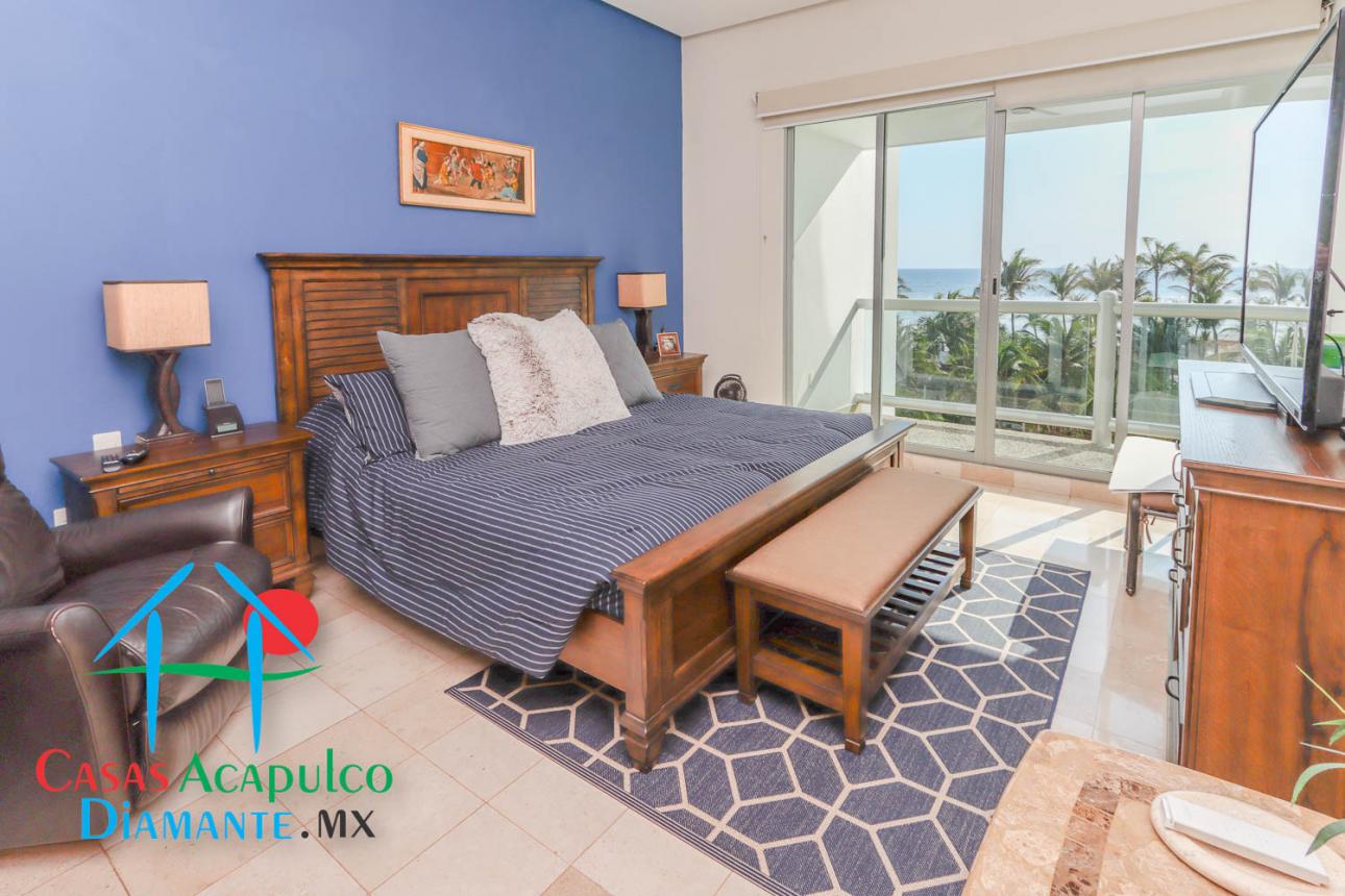 ¡Oportunidad Frente al Mar! Departamento para Restaurar - 17