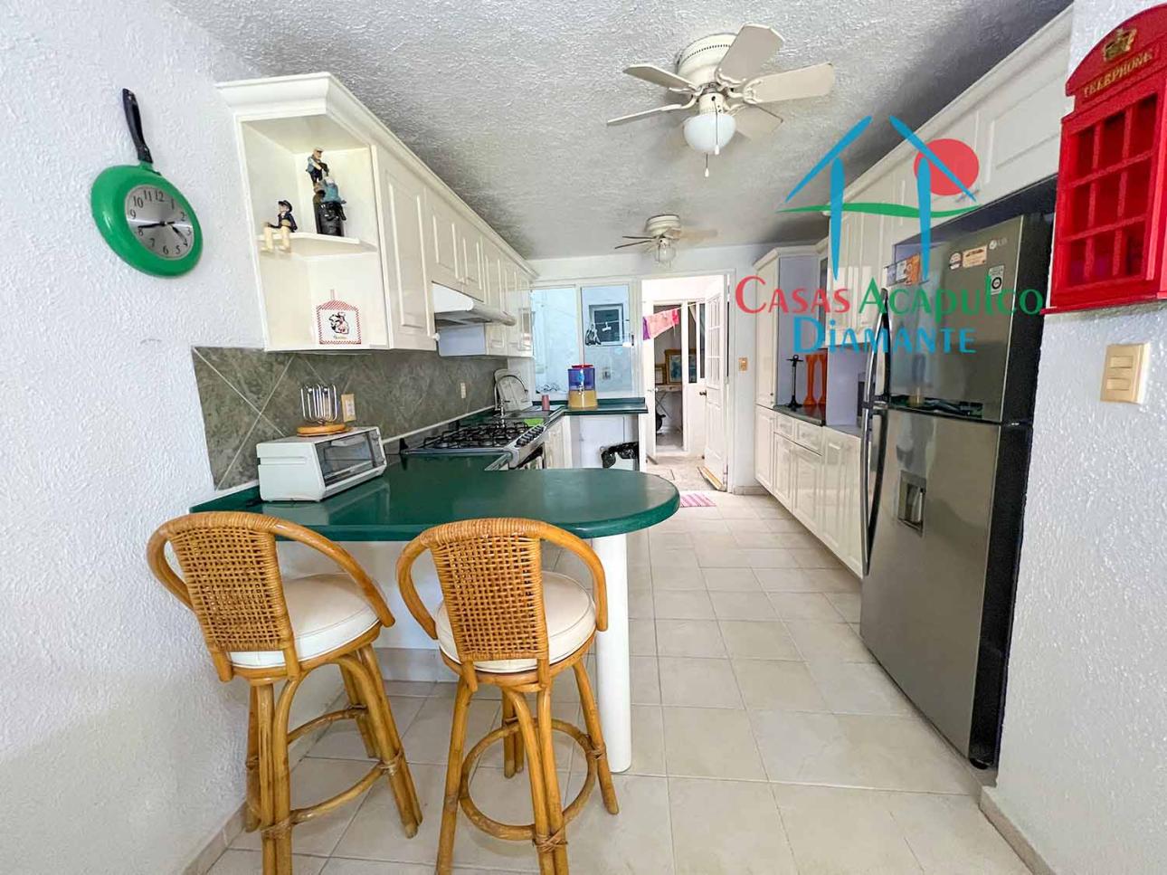 En Condominio Con Club De Playa. Patio Y Cuarto De Servicio — foto 12