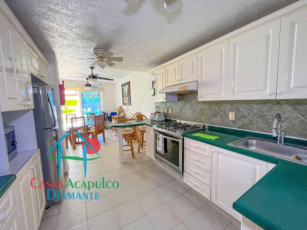 En Condominio Con Club De Playa. Patio Y Cuarto De Servicio — foto 13