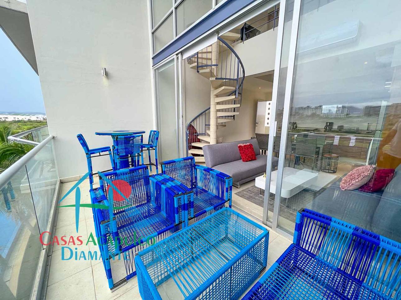 Terraza con jacuzzi privado y vista a las áreas comunes — foto 9