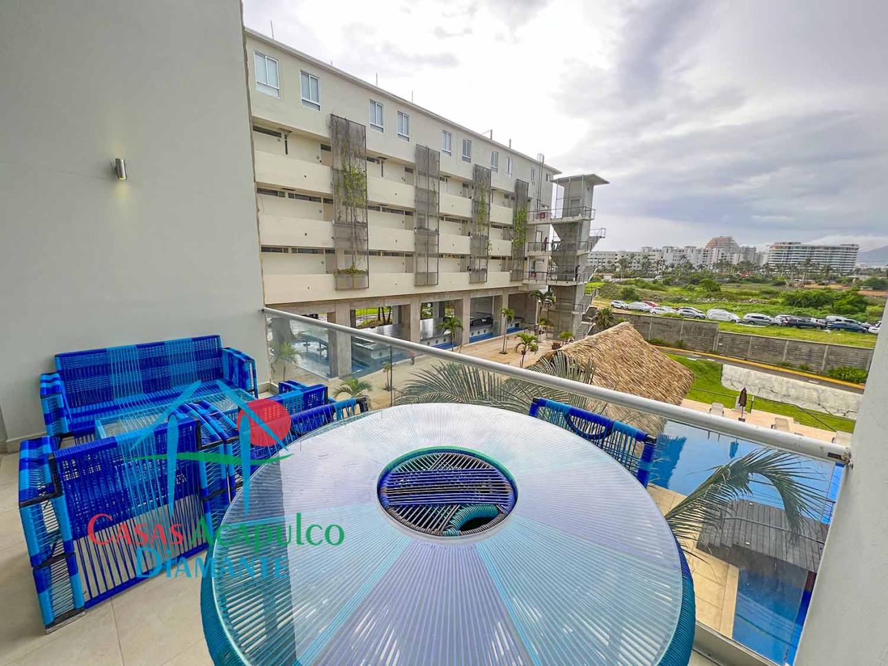Terraza con jacuzzi privado y vista a las áreas comunes — foto 8