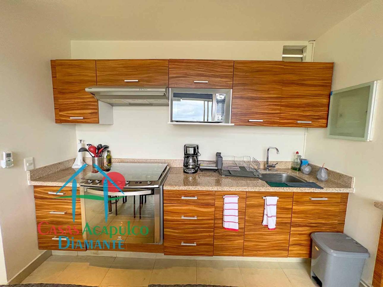 Terraza con jacuzzi privado y vista a las áreas comunes — foto 13