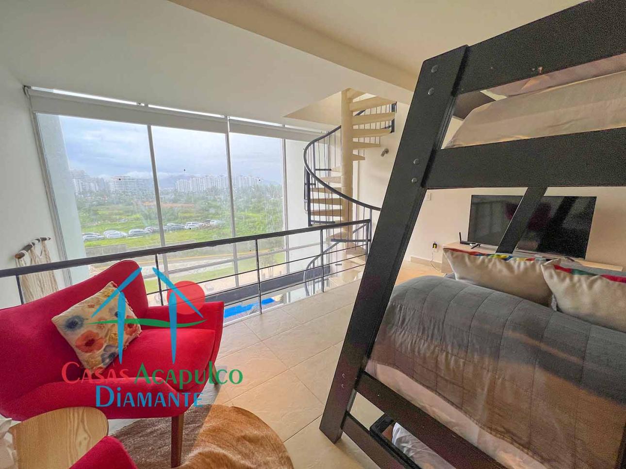 Terraza con jacuzzi privado y vista a las áreas comunes — foto 15