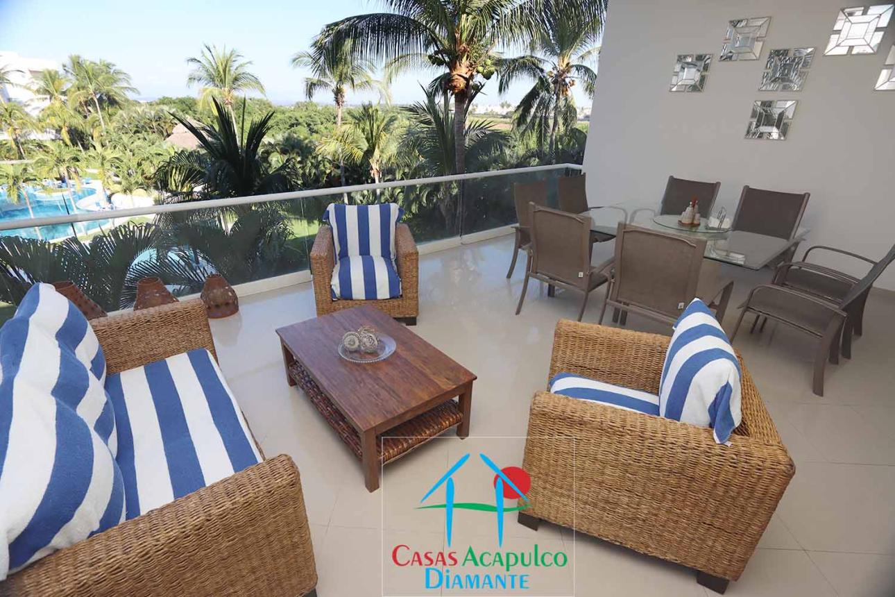 Terraza con vista a los jardines y albercas