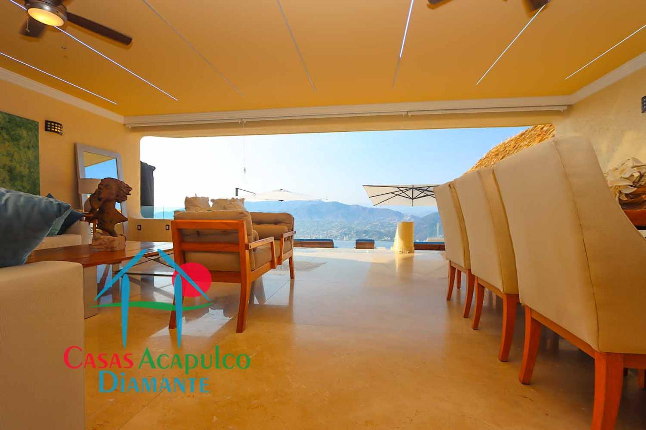 Sala de TV con salida a la terraza, sillones y vista al mar — foto 8