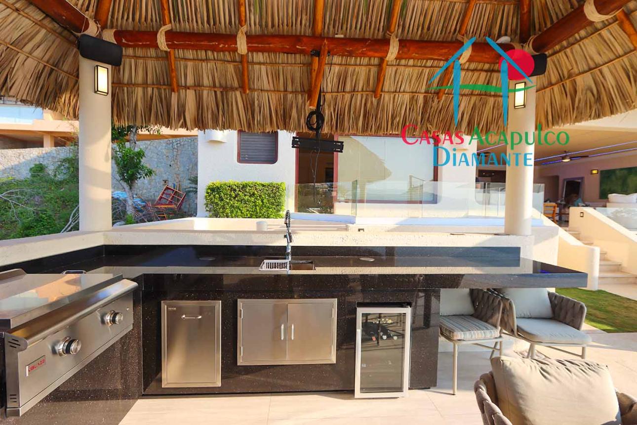 Sala de TV con salida a la terraza, sillones y vista al mar — foto 15