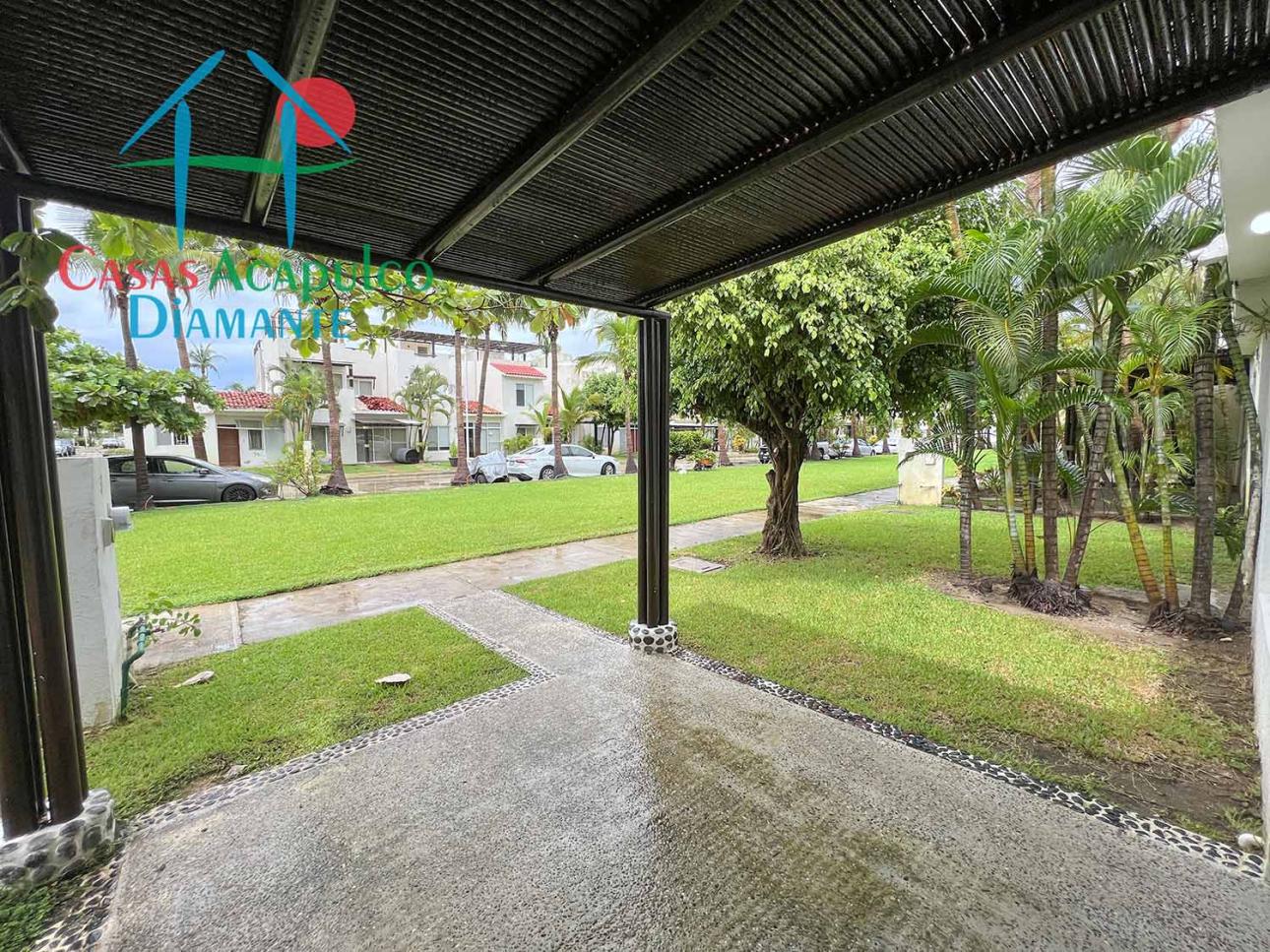 Casa remodelada con 2 recámaras y patio de servicio - 2