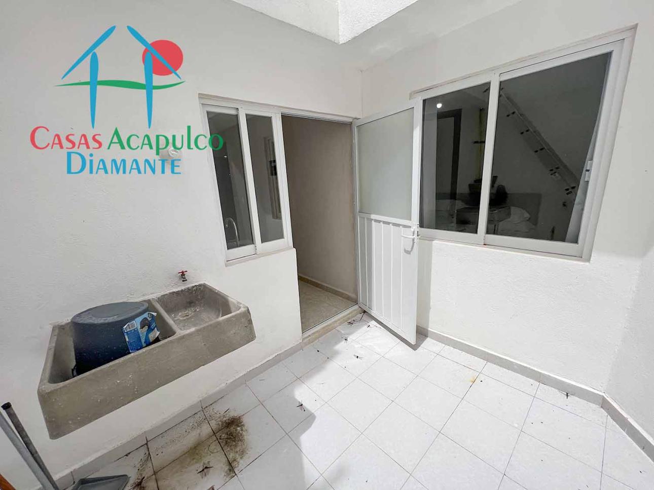 Casa remodelada con 2 recámaras y patio de servicio - 10
