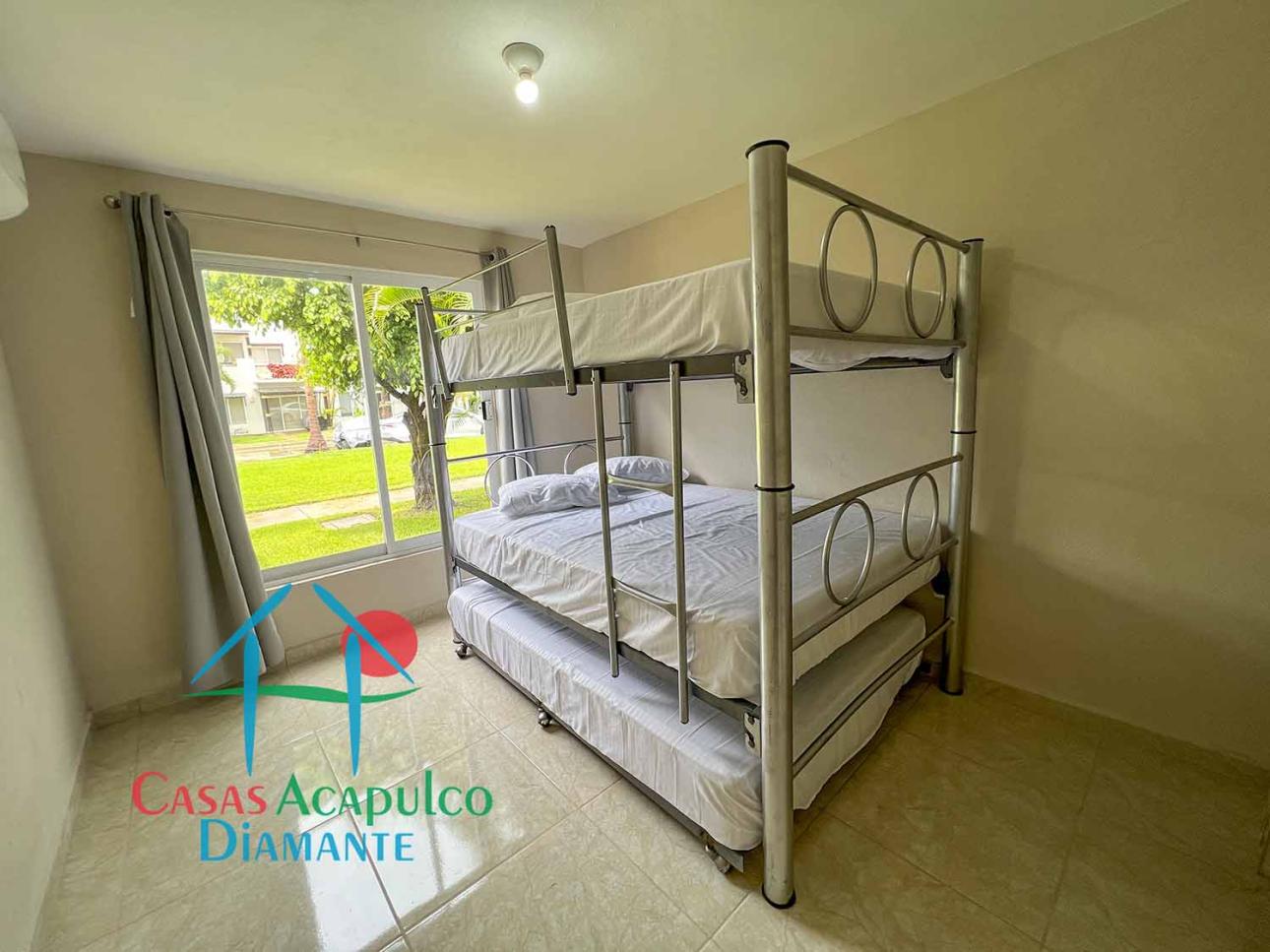 Casa remodelada con 2 recámaras y patio de servicio - 14