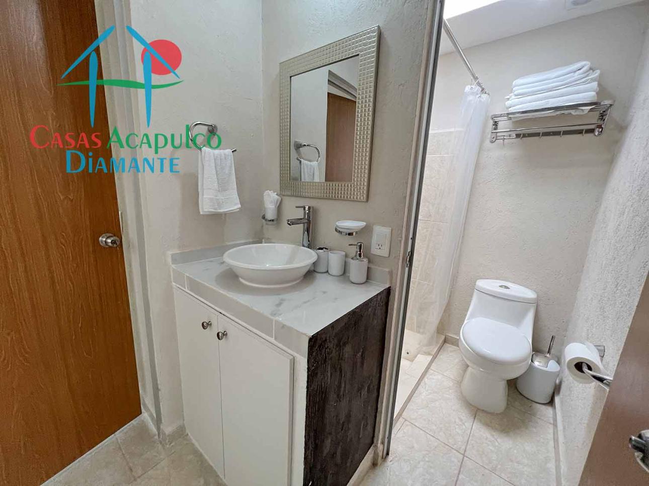 Casa remodelada con 2 recámaras y patio de servicio - 17
