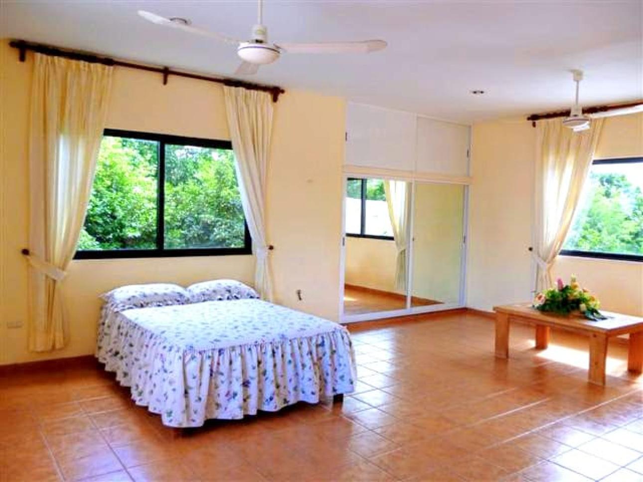 En Merida Zona Norte Casa residencial en Cholul con alberca - 8