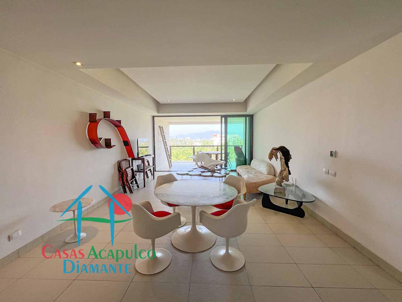 Depa en condominio de playa. Terraza con vista a la alberca