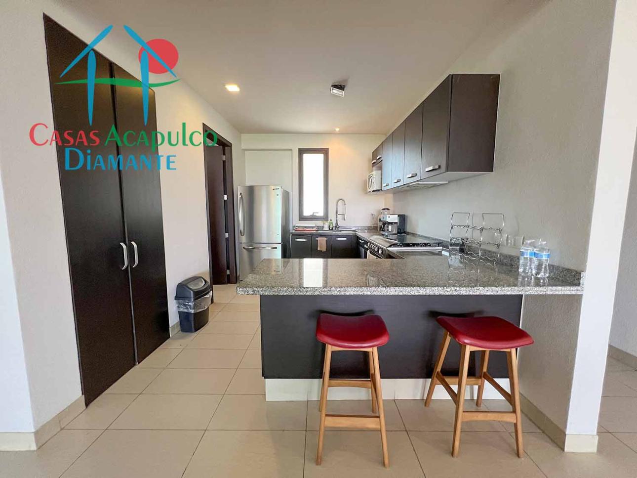 Depa en condominio de playa. Terraza con vista a la alberca — foto 12
