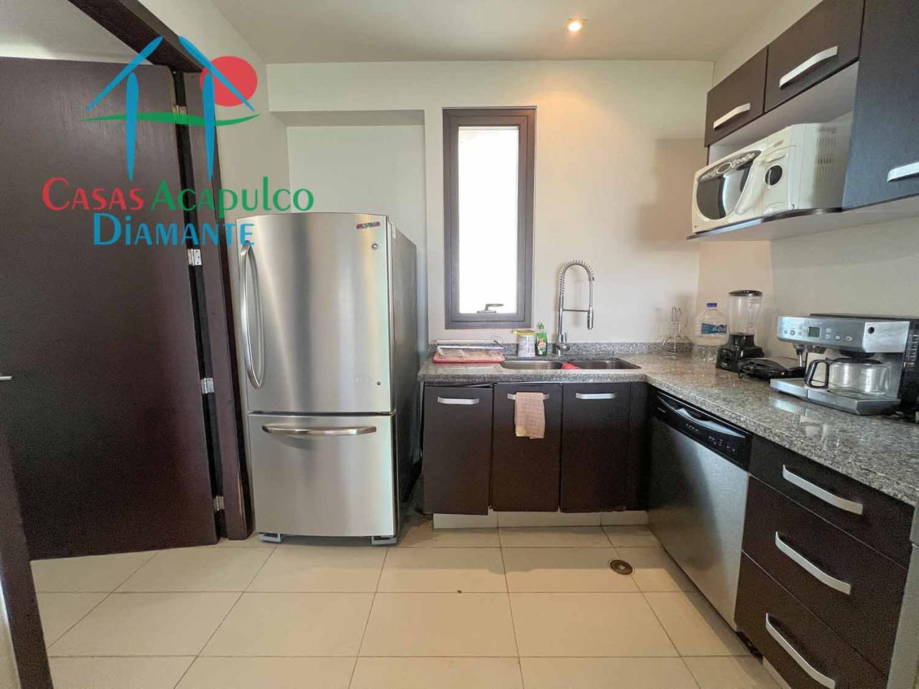 Depa en condominio de playa. Terraza con vista a la alberca — foto 13