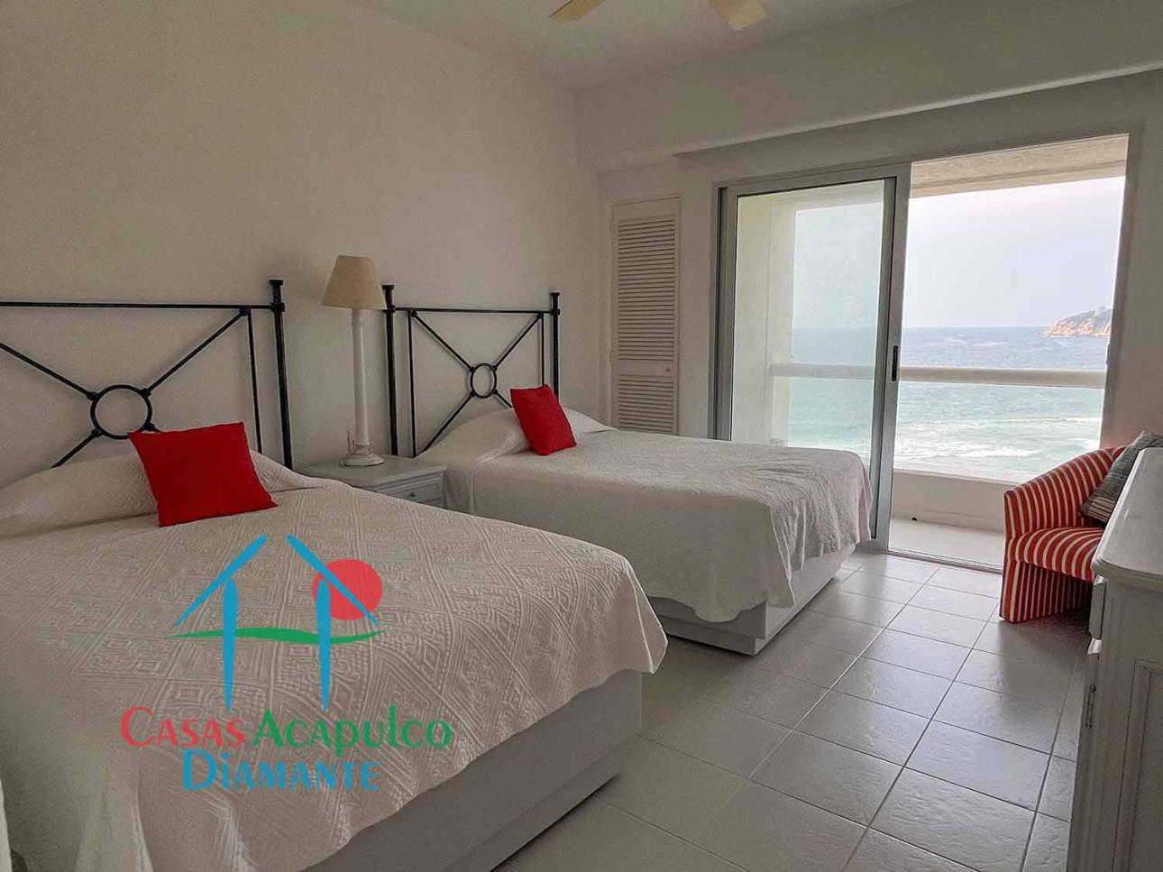 Terraza con vista al mar y albercas — foto 11