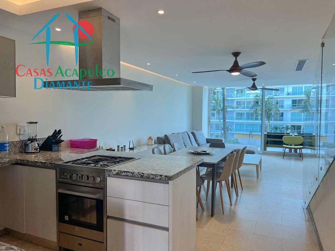 En condominio de playa. Terraza con vista parcial al mar — foto 11