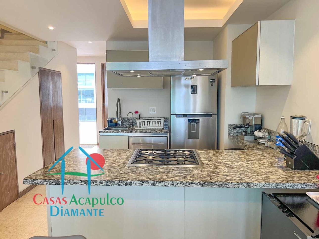 En condominio de playa. Terraza con vista parcial al mar — foto 10