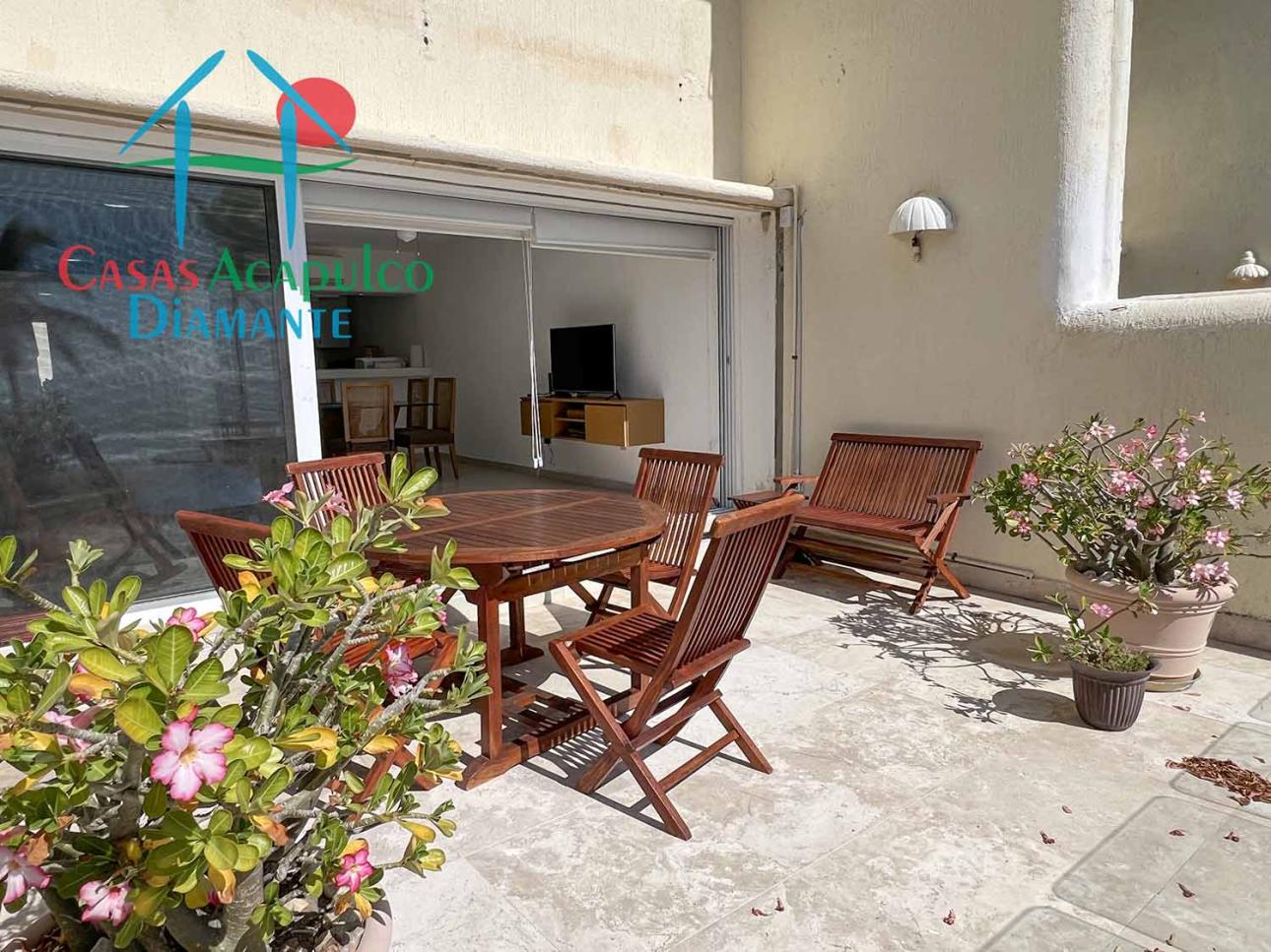 En condominio de playa. Terraza con vista frontal al mar — foto 6