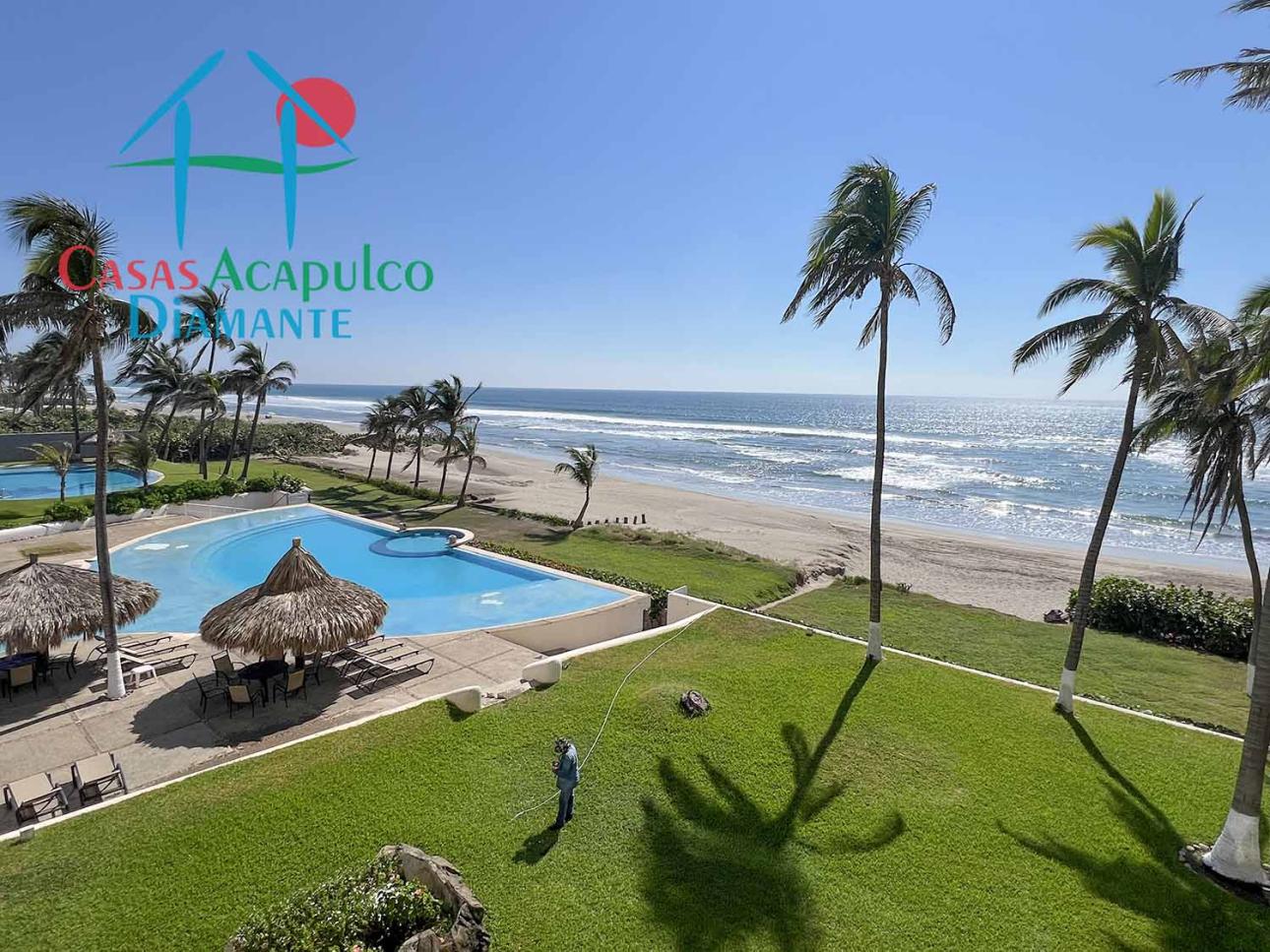 En condominio de playa. Terraza con vista frontal al mar — foto 5