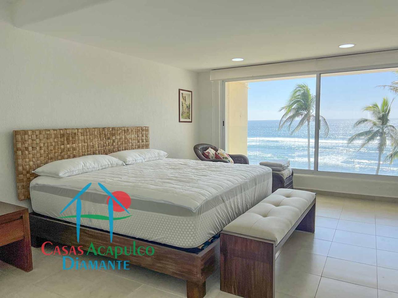 En condominio de playa. Terraza con vista frontal al mar — foto 14
