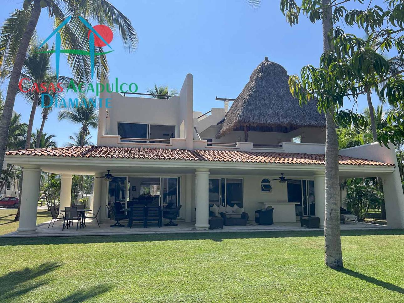 Hermosa casa con Terraza con barra bar y salida al jardín