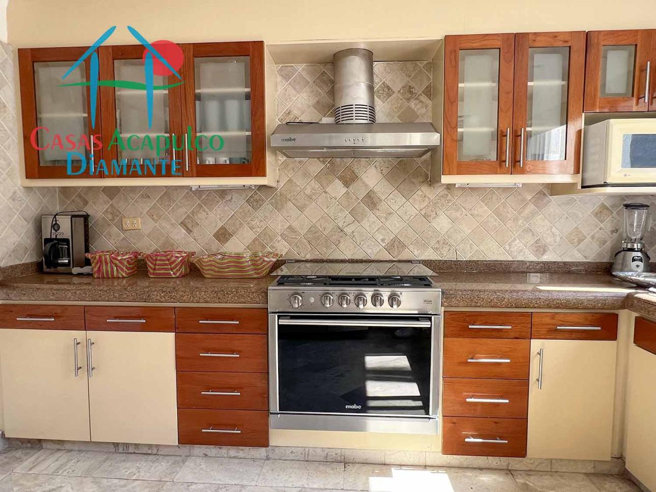 Hermosa casa con Terraza con barra bar y salida al jardín — foto 8