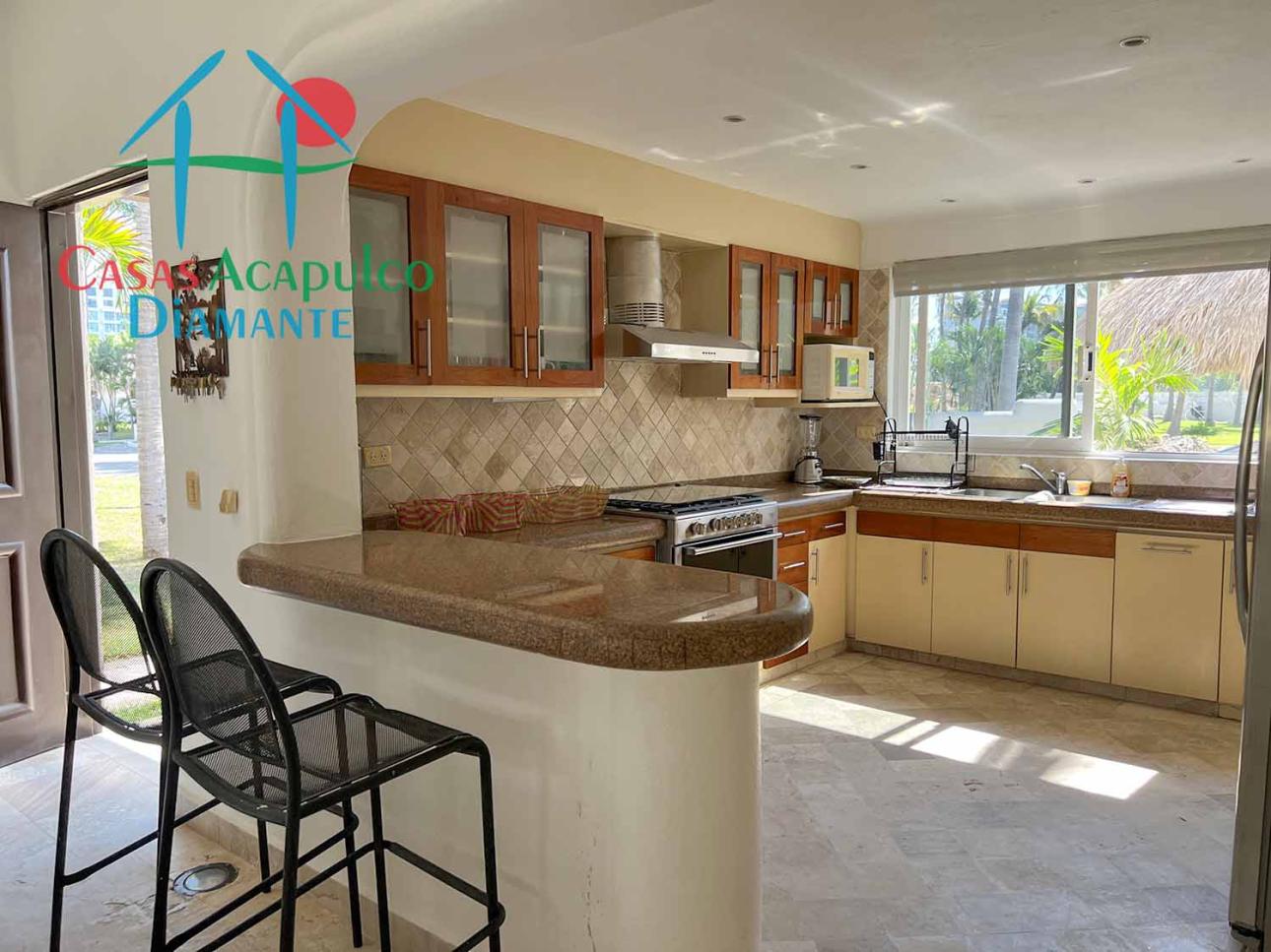 Hermosa casa con Terraza con barra bar y salida al jardín — foto 7