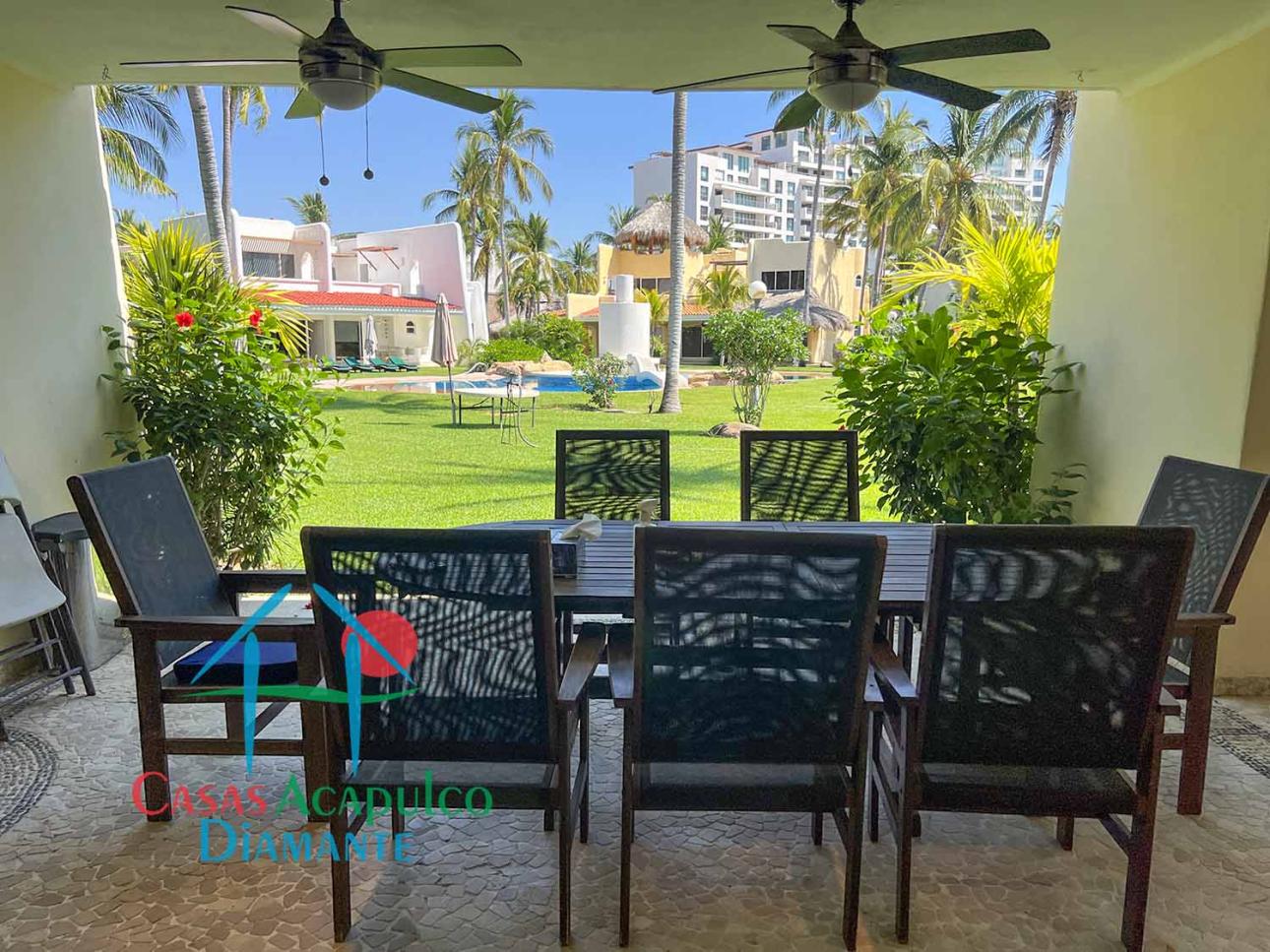 Terraza con barra bar y salida al jardín — foto 5