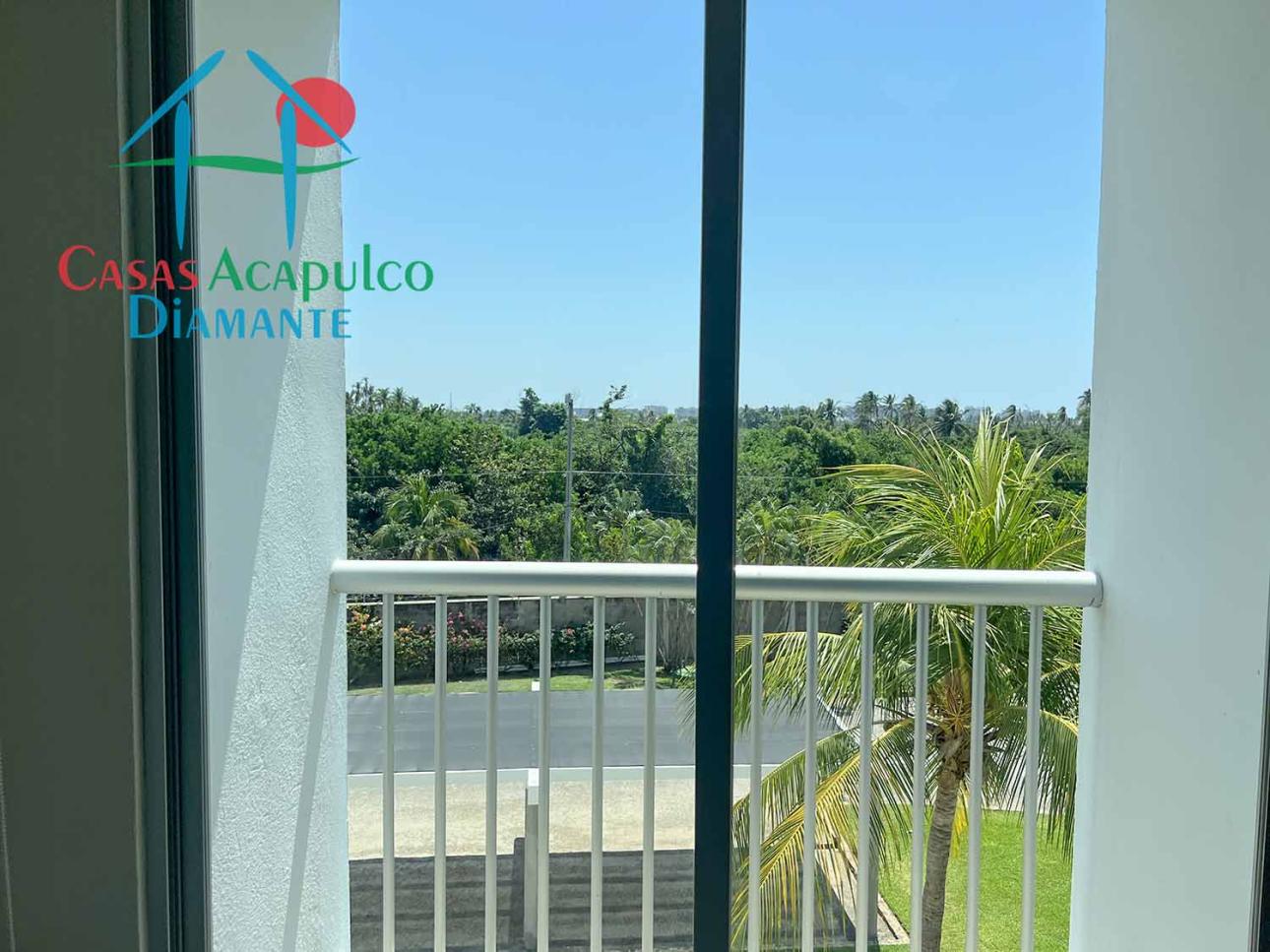 2 recámaras, balcón y vista a las albercas y áreas comunes — foto 7
