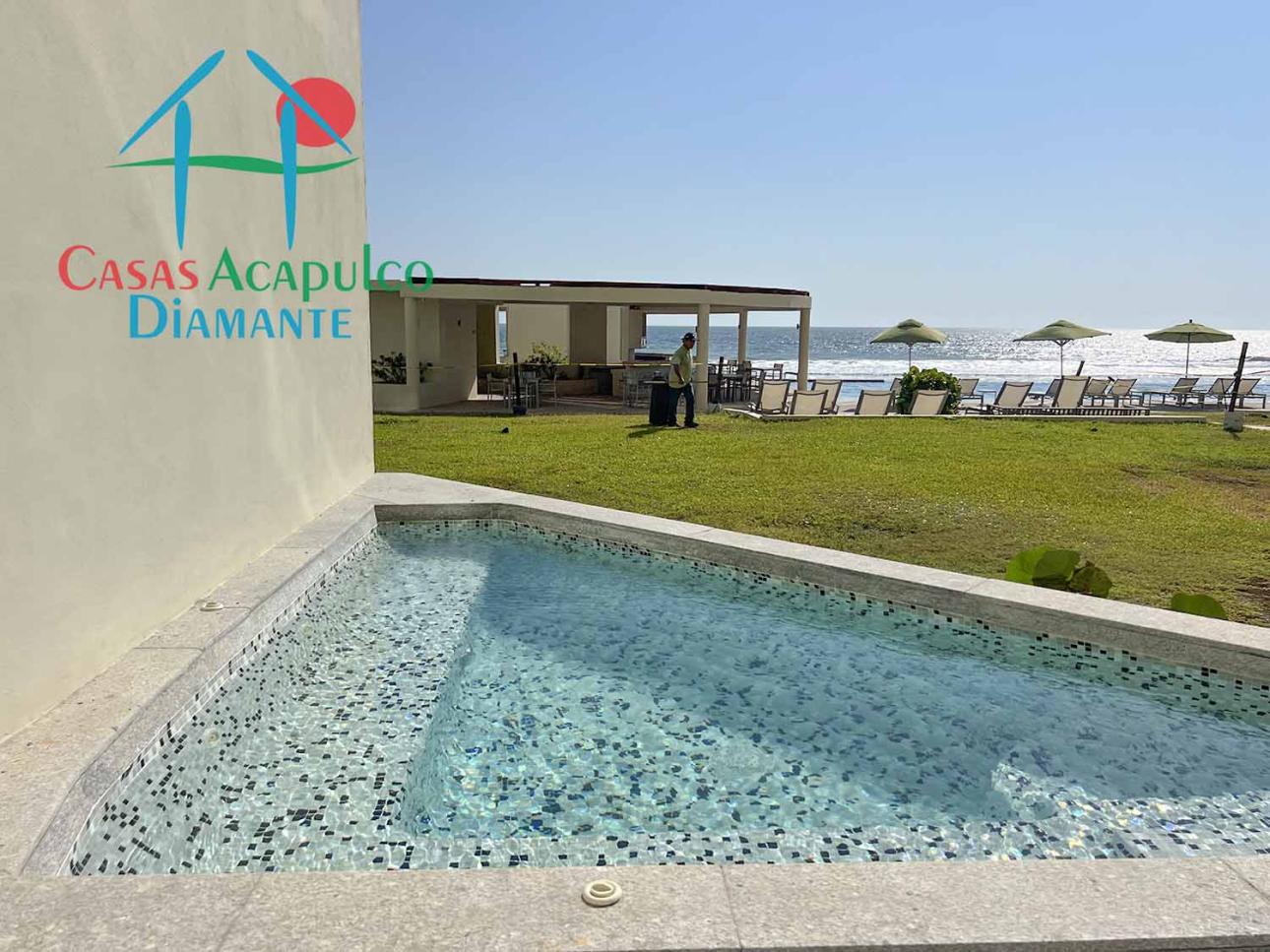 Depa de playa con terraza y jacuzzi — foto 8