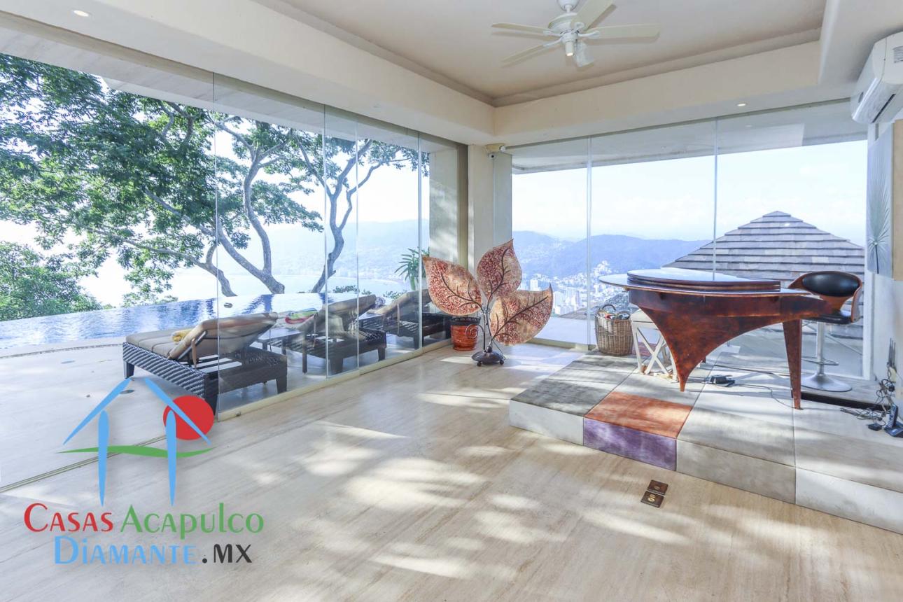 Terraza con alberca y extraordinaria vista a la bahía — foto 9