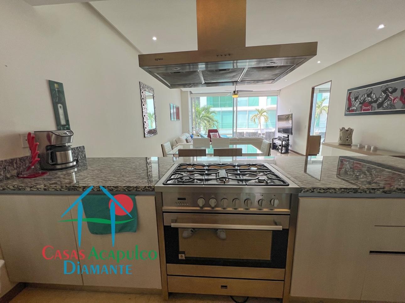 Con terraza y distribución funcional en Acapulco Diamante — foto 13
