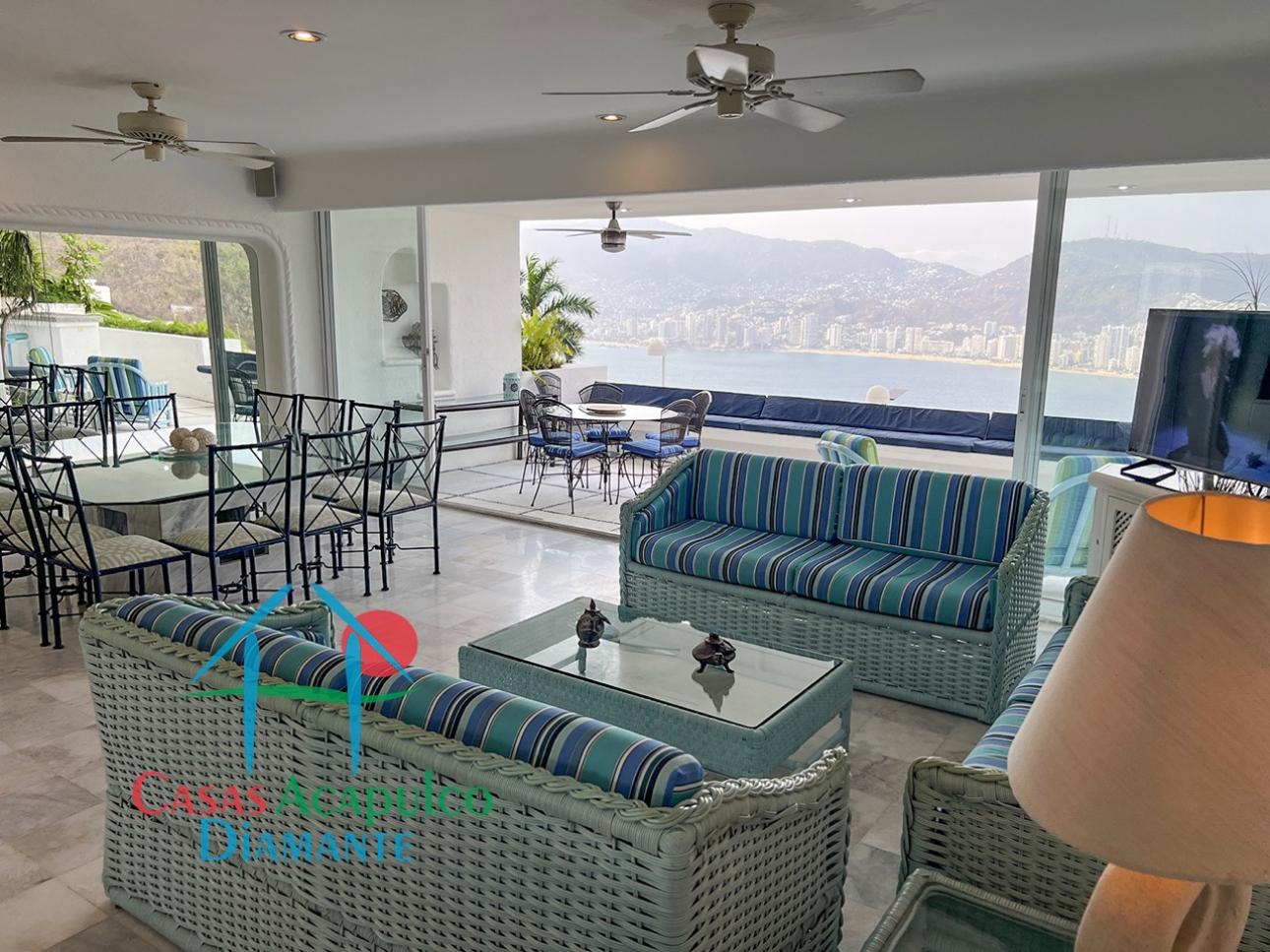 Terraza con jacuzzi y vista a la bahía en Brisas Diamante - 1