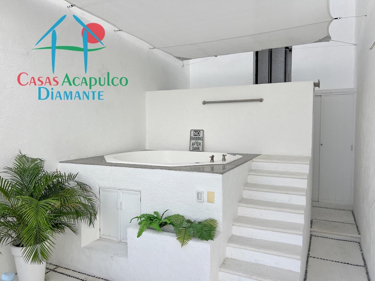 Terraza con jacuzzi y vista a la bahía en Brisas Diamante - 11