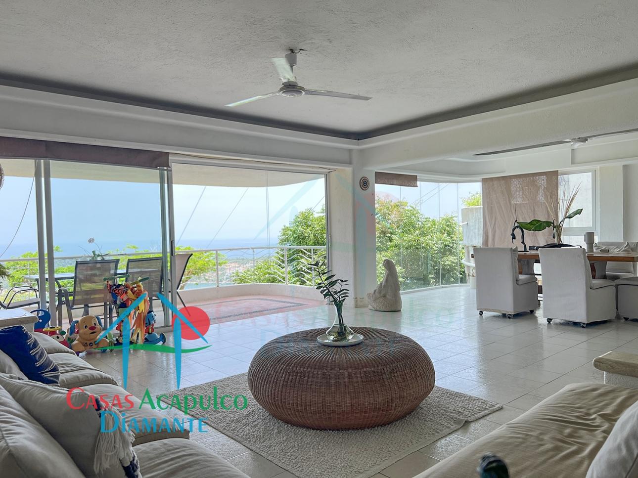 Espacioso departamento con terraza y vista al mar