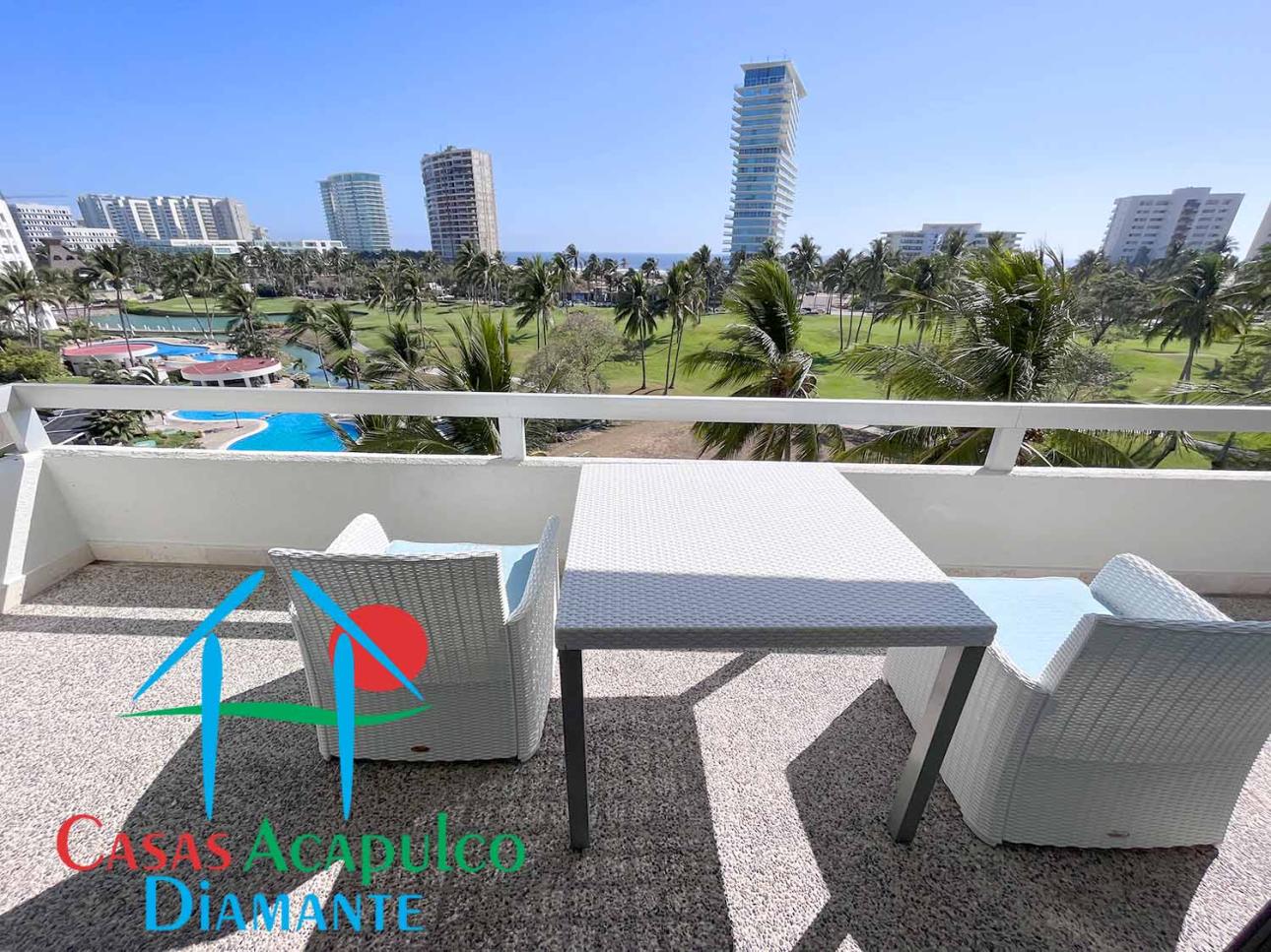 Departamento con vista parcial al mar y 3 estacionamientos — foto 8
