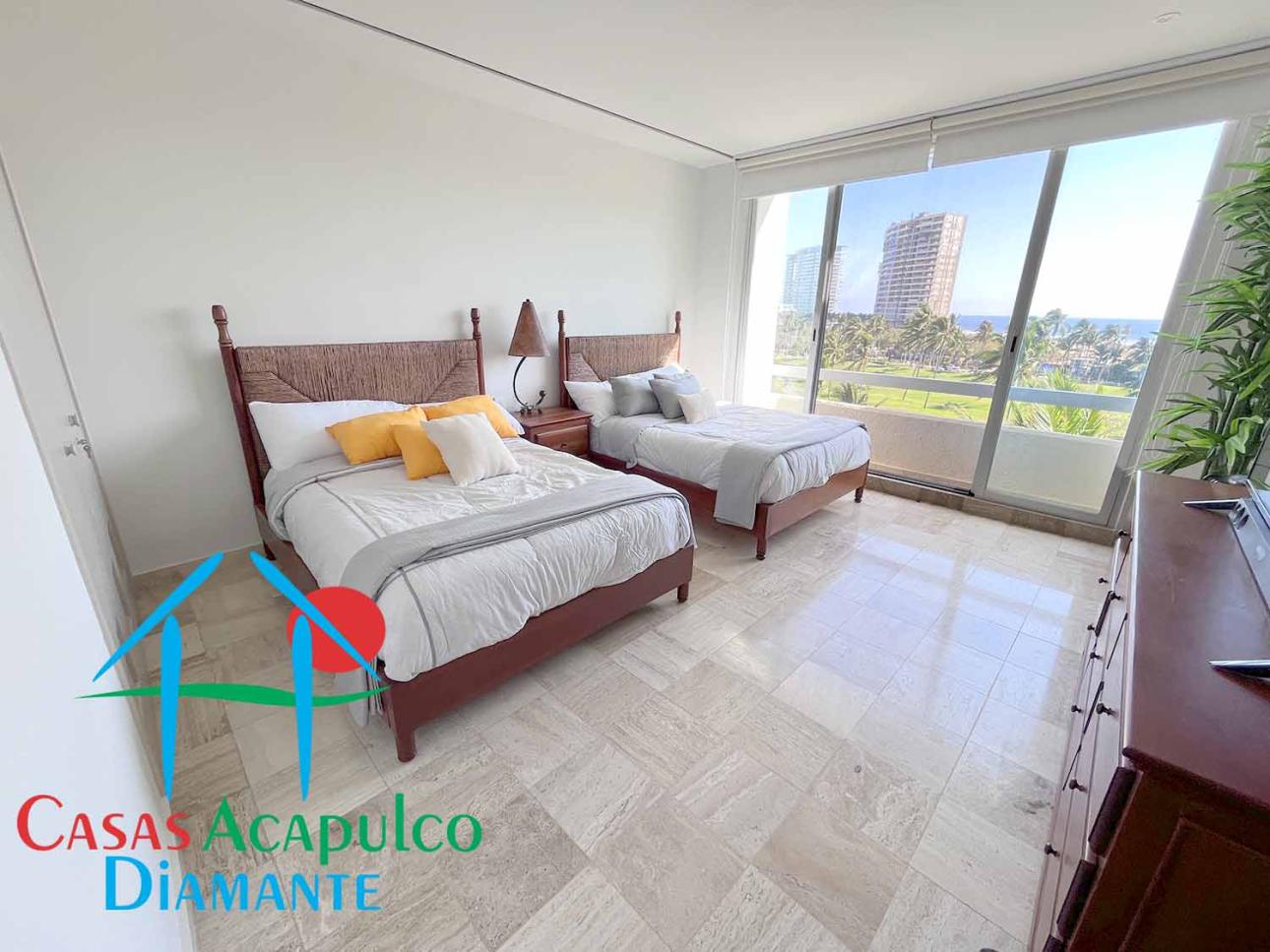 Departamento con vista parcial al mar y 3 estacionamientos — foto 15
