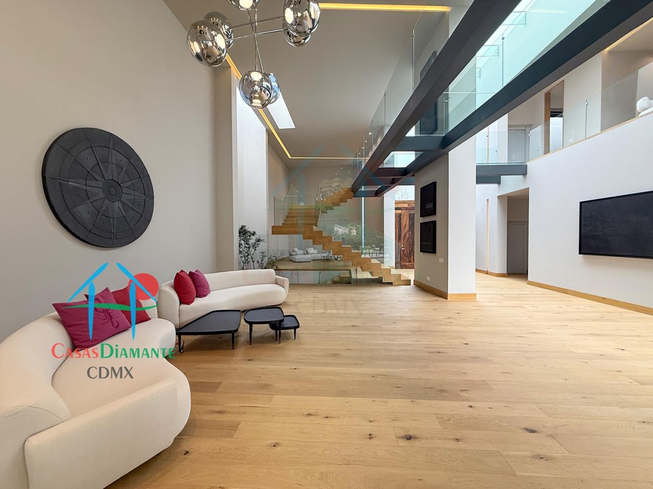 Residencia de Lujo con Elevador y Jardín Privado — foto 2