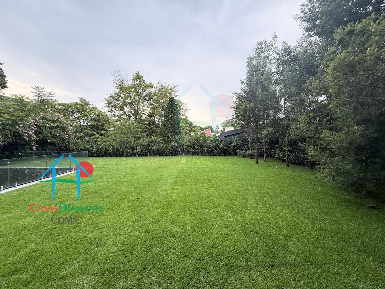 Residencia de Lujo con Elevador y Jardín Privado — foto 11