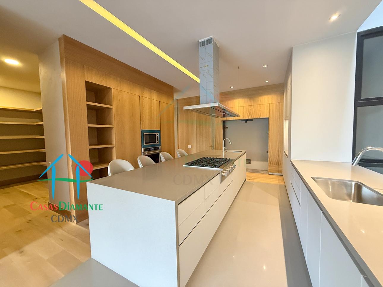 Residencia de Lujo con Elevador y Jardín Privado — foto 12